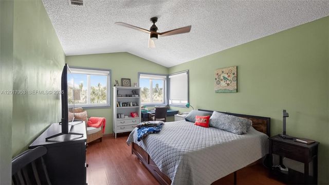 2940 NW 99th Pl, Doral, FL 33172