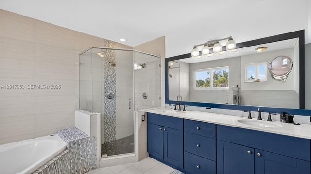 2940 NW 99th Pl, Doral, FL 33172
