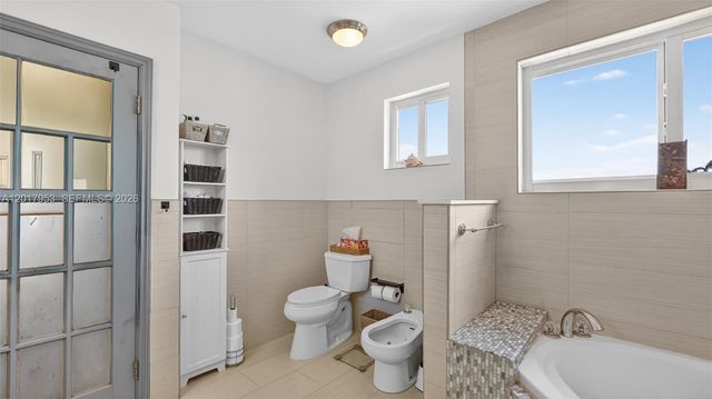 2940 NW 99th Pl, Doral, FL 33172
