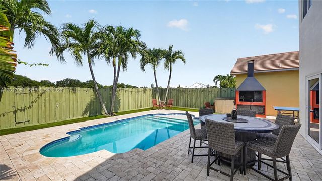 2940 NW 99th Pl, Doral, FL 33172