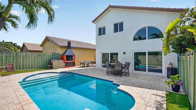 2940 NW 99th Pl, Doral, FL 33172