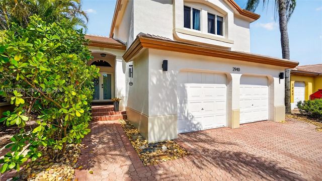 2940 NW 99th Pl, Doral, FL 33172