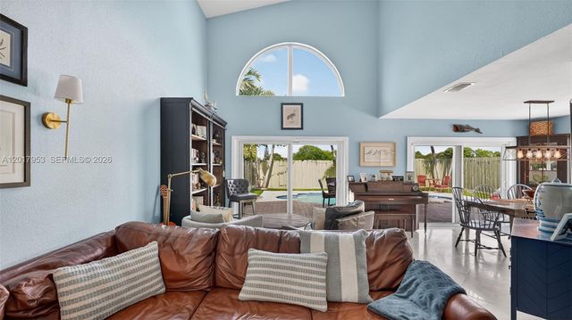 2940 NW 99th Pl, Doral, FL 33172