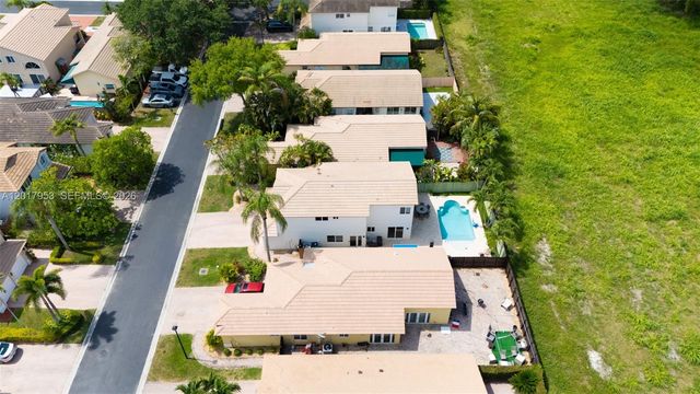 2940 NW 99th Pl, Doral, FL 33172