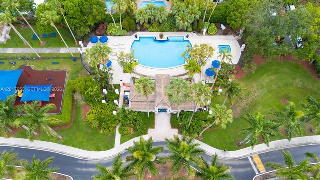 2940 NW 99th Pl, Doral, FL 33172