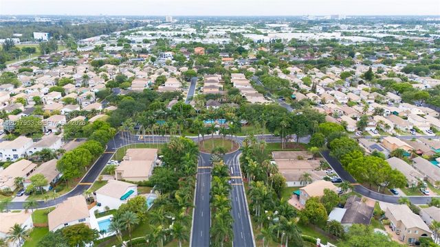 2940 NW 99th Pl, Doral, FL 33172