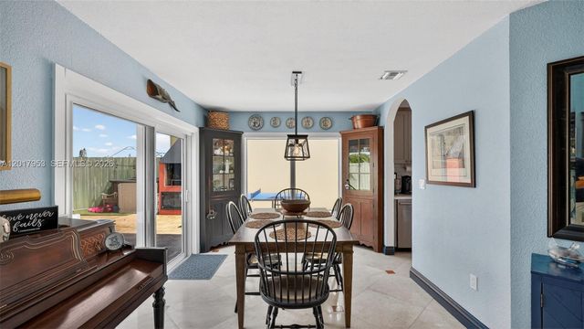 2940 NW 99th Pl, Doral, FL 33172