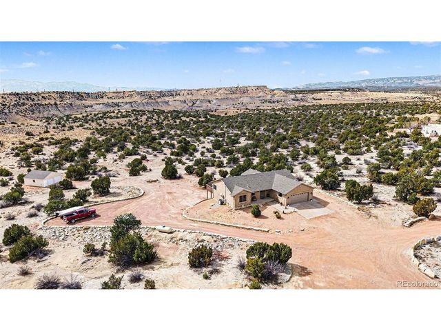 459 Bowie Rd, Penrose, CO 81240