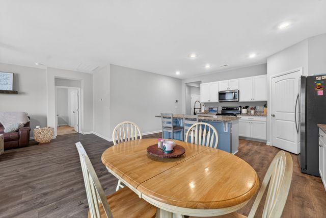 438 Lauren Ln, Chapel Hill, TN 37034