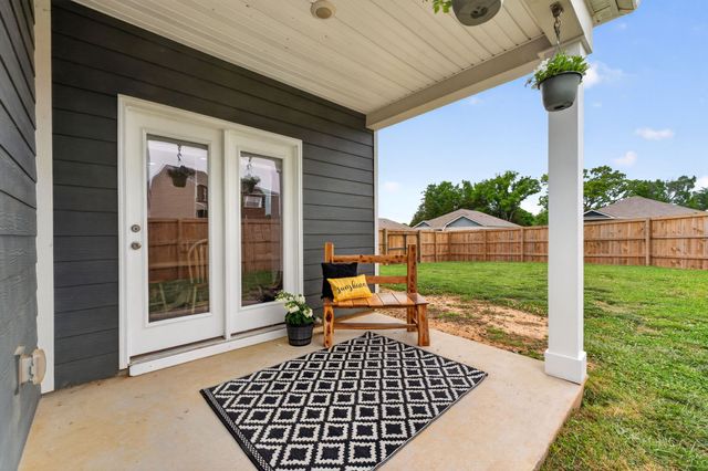 438 Lauren Ln, Chapel Hill, TN 37034