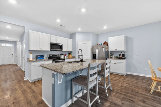 438 Lauren Ln, Chapel Hill, TN 37034