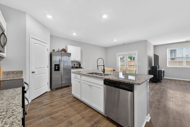 438 Lauren Ln, Chapel Hill, TN 37034