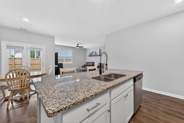 438 Lauren Ln, Chapel Hill, TN 37034