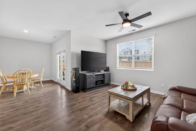 438 Lauren Ln, Chapel Hill, TN 37034