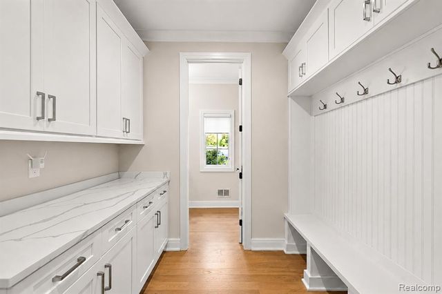 4345 Spruce Hill Lane, Bloomfield Hills, MI 48301