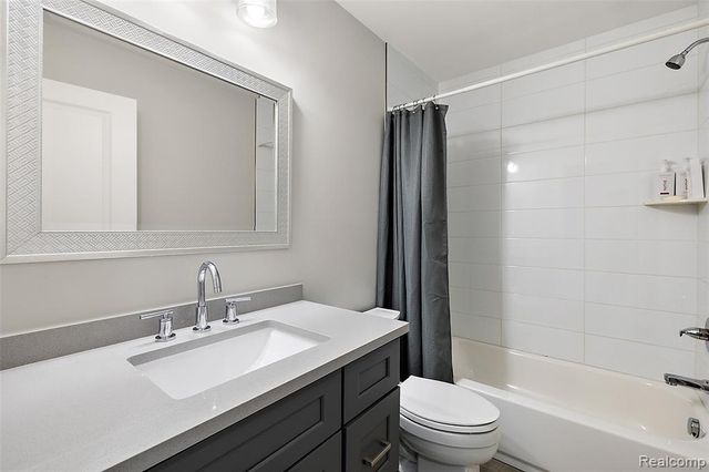 4345 Spruce Hill Lane, Bloomfield Hills, MI 48301