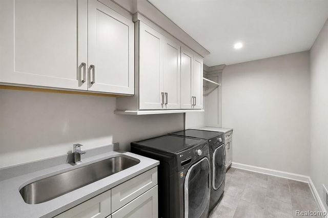 4345 Spruce Hill Lane, Bloomfield Hills, MI 48301