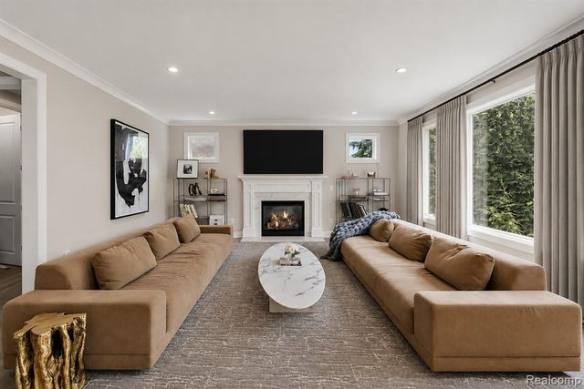 4345 Spruce Hill Lane, Bloomfield Hills, MI 48301