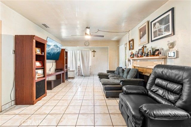 712 W 7th, Pomona, CA 91766