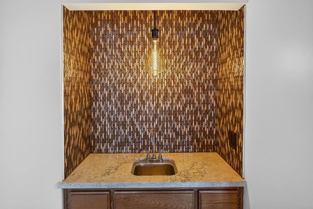 353 Deer River Way, Sacramento, CA 95831