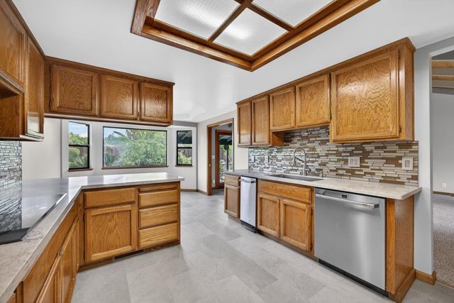 353 Deer River Way, Sacramento, CA 95831