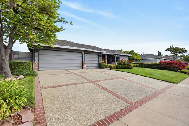 353 Deer River Way, Sacramento, CA 95831