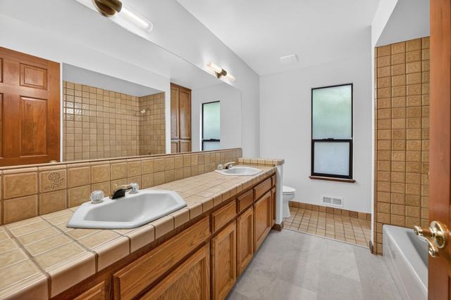 353 Deer River Way, Sacramento, CA 95831