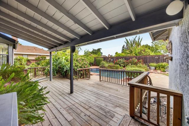 353 Deer River Way, Sacramento, CA 95831