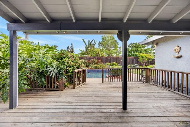 353 Deer River Way, Sacramento, CA 95831