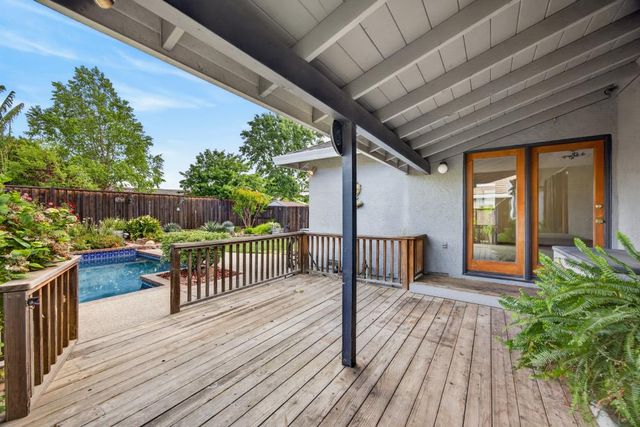 353 Deer River Way, Sacramento, CA 95831