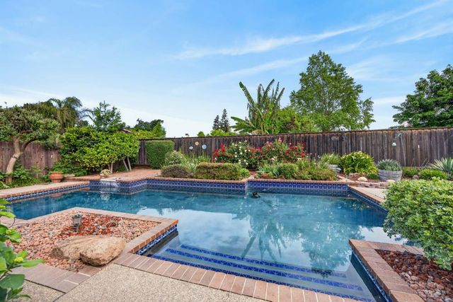 353 Deer River Way, Sacramento, CA 95831