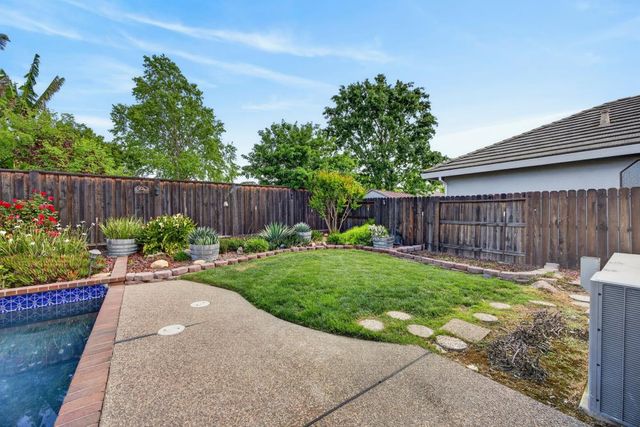353 Deer River Way, Sacramento, CA 95831