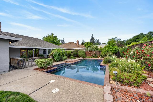 353 Deer River Way, Sacramento, CA 95831