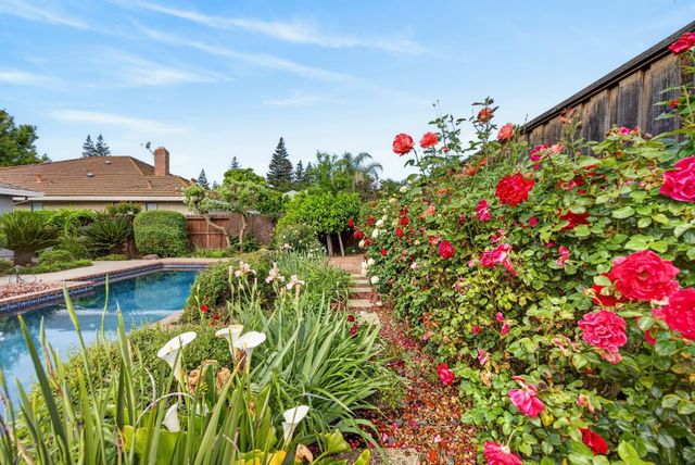 353 Deer River Way, Sacramento, CA 95831