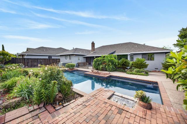 353 Deer River Way, Sacramento, CA 95831