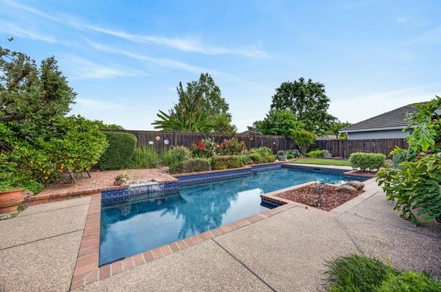 353 Deer River Way, Sacramento, CA 95831