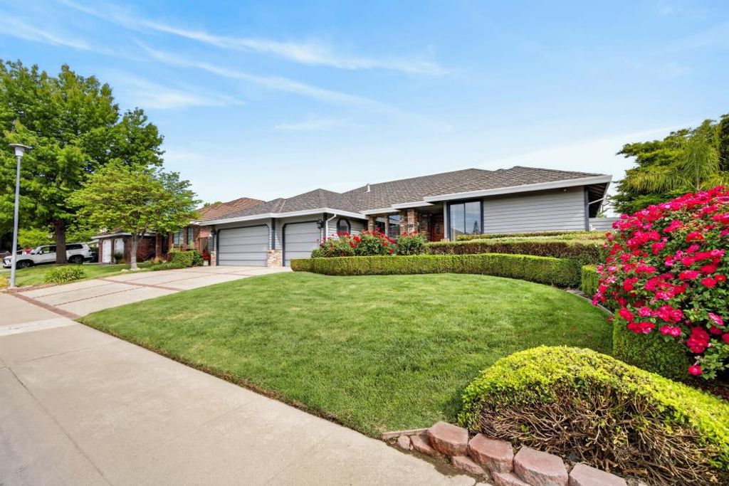 353 Deer River Way, Sacramento, CA 95831