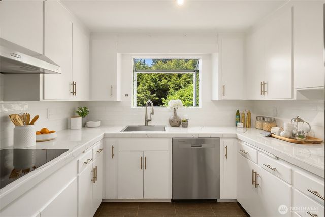 11215 Champagne Point Road NE, Kirkland, WA 98034