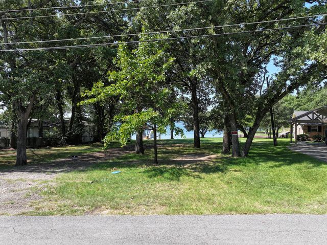 121 Autumn Wood Trail, Gun Barrel City, TX 75156