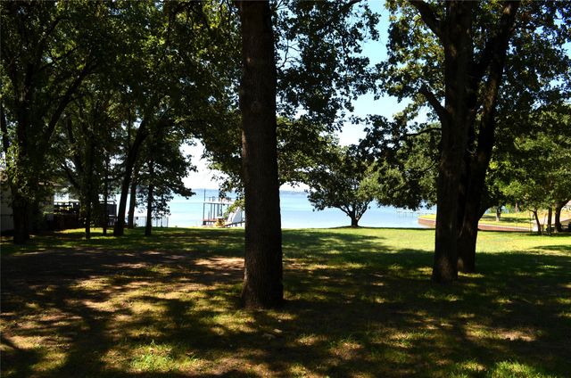 121 Autumn Wood Trail, Gun Barrel City, TX 75156