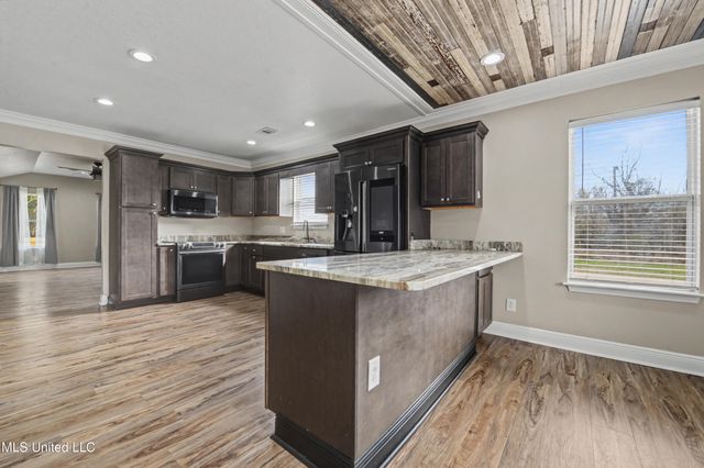 2058 Pascagoula Street, Pascagoula, MS 39567