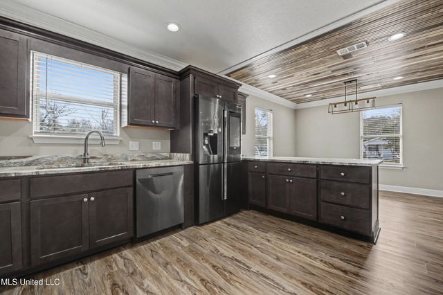 2058 Pascagoula Street, Pascagoula, MS 39567