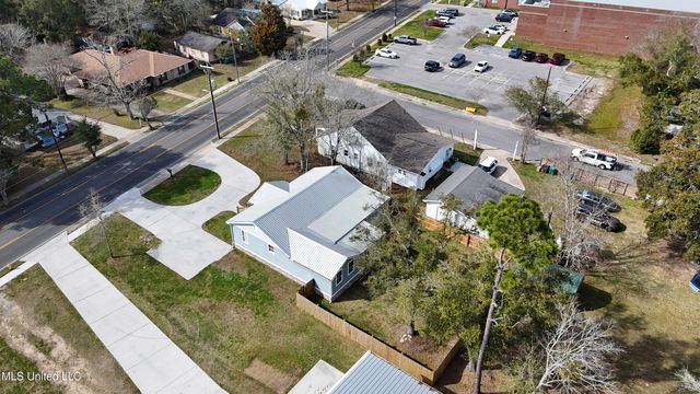 2058 Pascagoula Street, Pascagoula, MS 39567