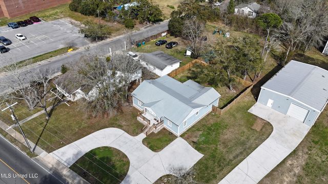 2058 Pascagoula Street, Pascagoula, MS 39567