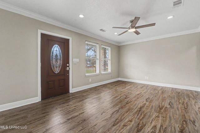 2058 Pascagoula Street, Pascagoula, MS 39567