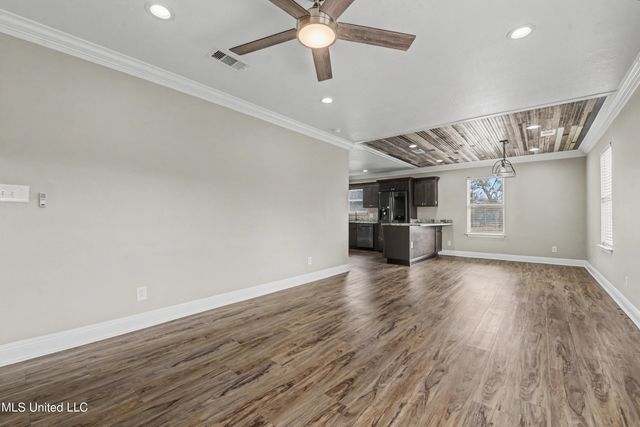 2058 Pascagoula Street, Pascagoula, MS 39567