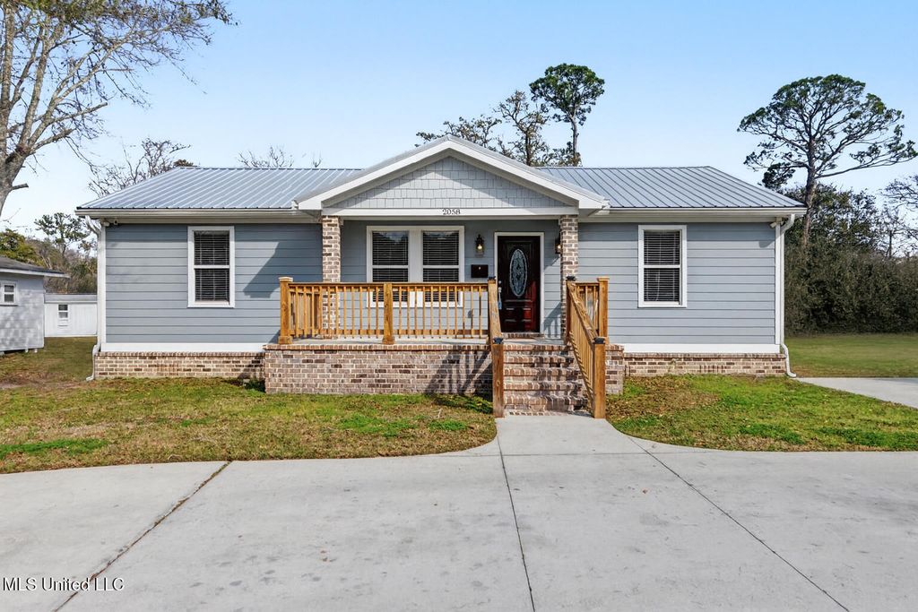 2058 Pascagoula Street, Pascagoula, MS 39567