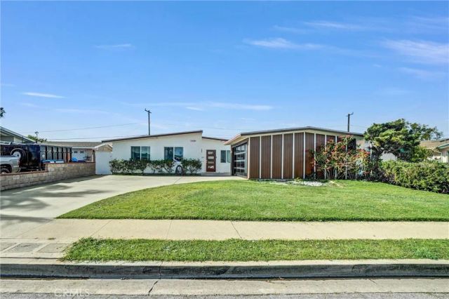 13581 Yosemite Drive, Westminster, CA 92683