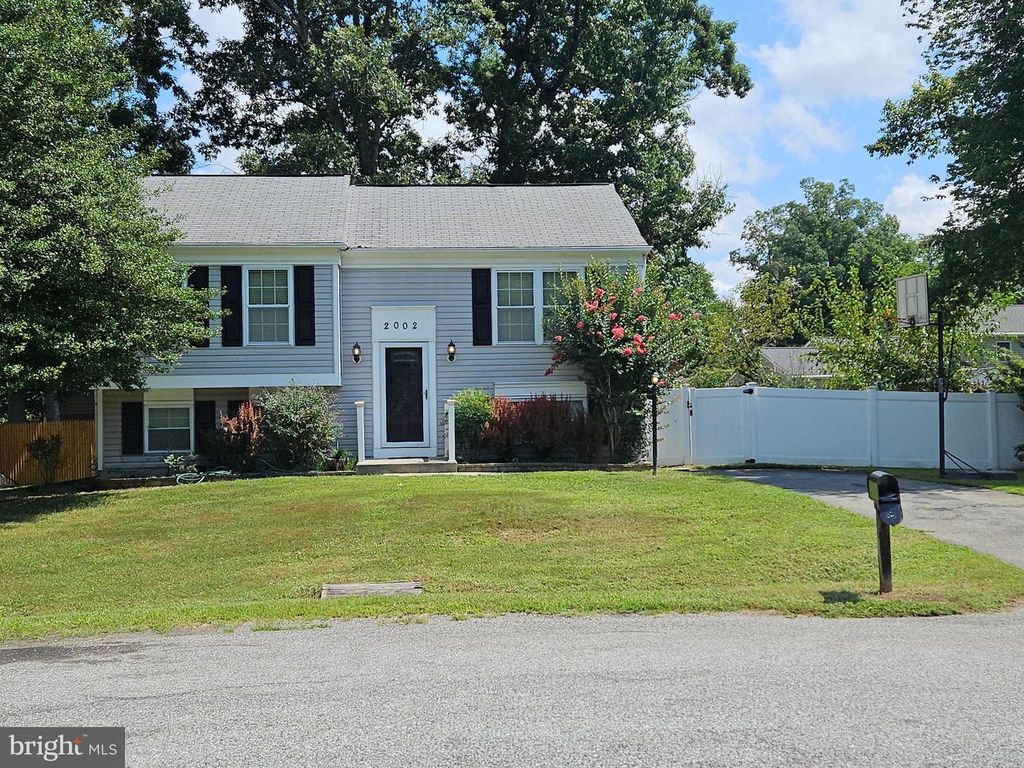 2002 ENGLISH OAK CT, Waldorf, MD 20601