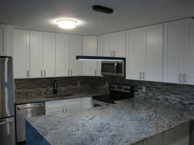 594 Springdale Circle 59-d, Palm Springs, FL 33461
